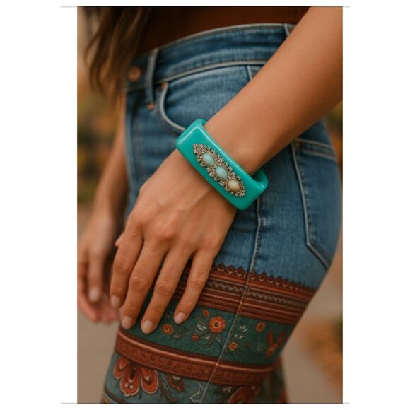 Turquoise Square Lucite Embellished Retro Bangle Bracelet - Picture 9 of 9